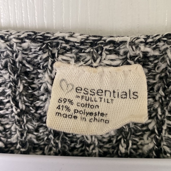 Gray Chunky V Neck Sweater - Picture 3 of 5